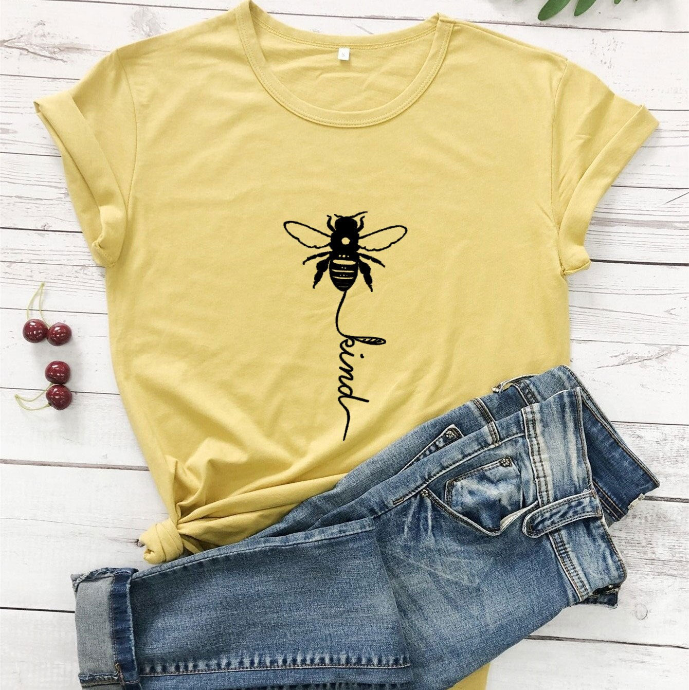 'Bee Kind' Graphic T-shirt