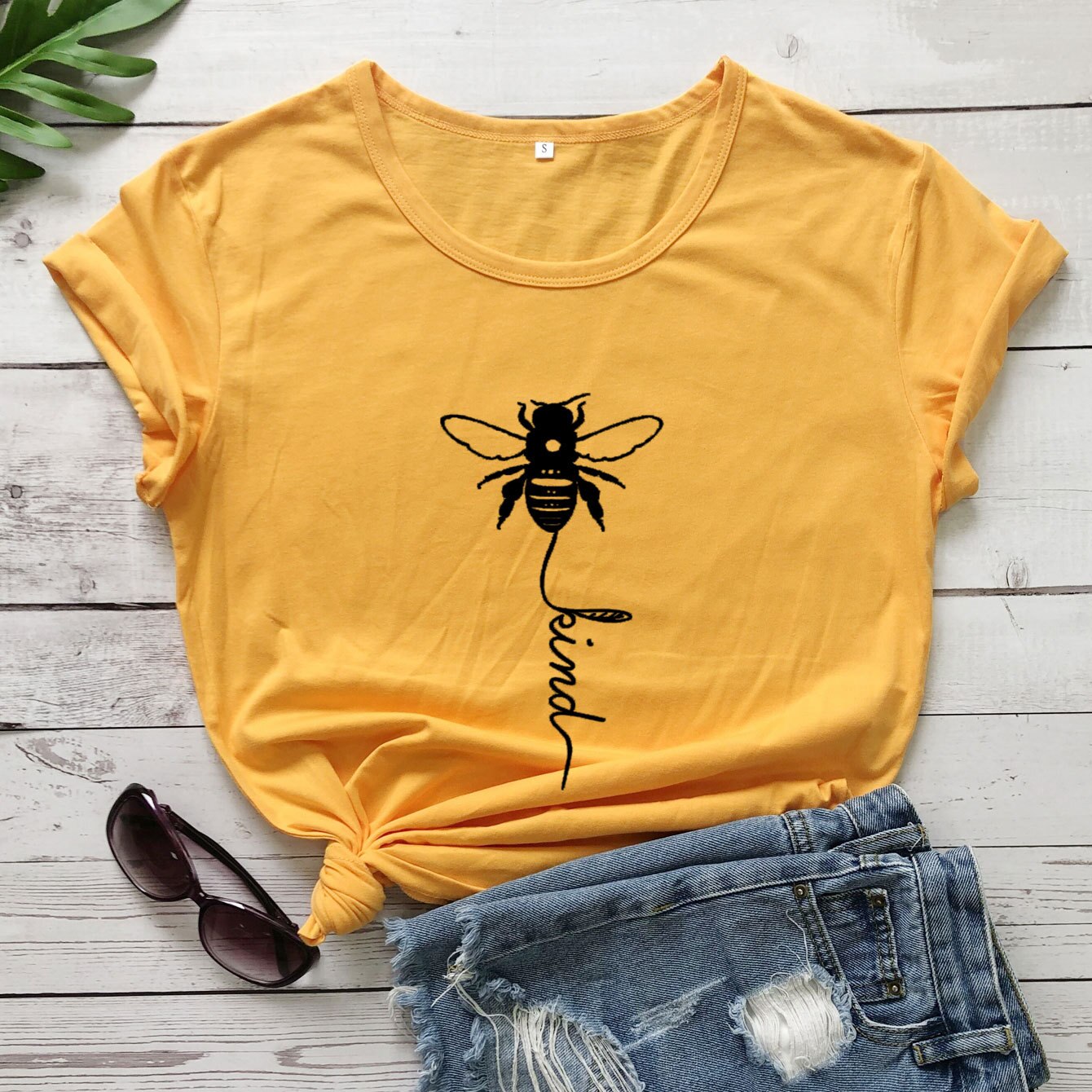 'Bee Kind' Graphic T-shirt