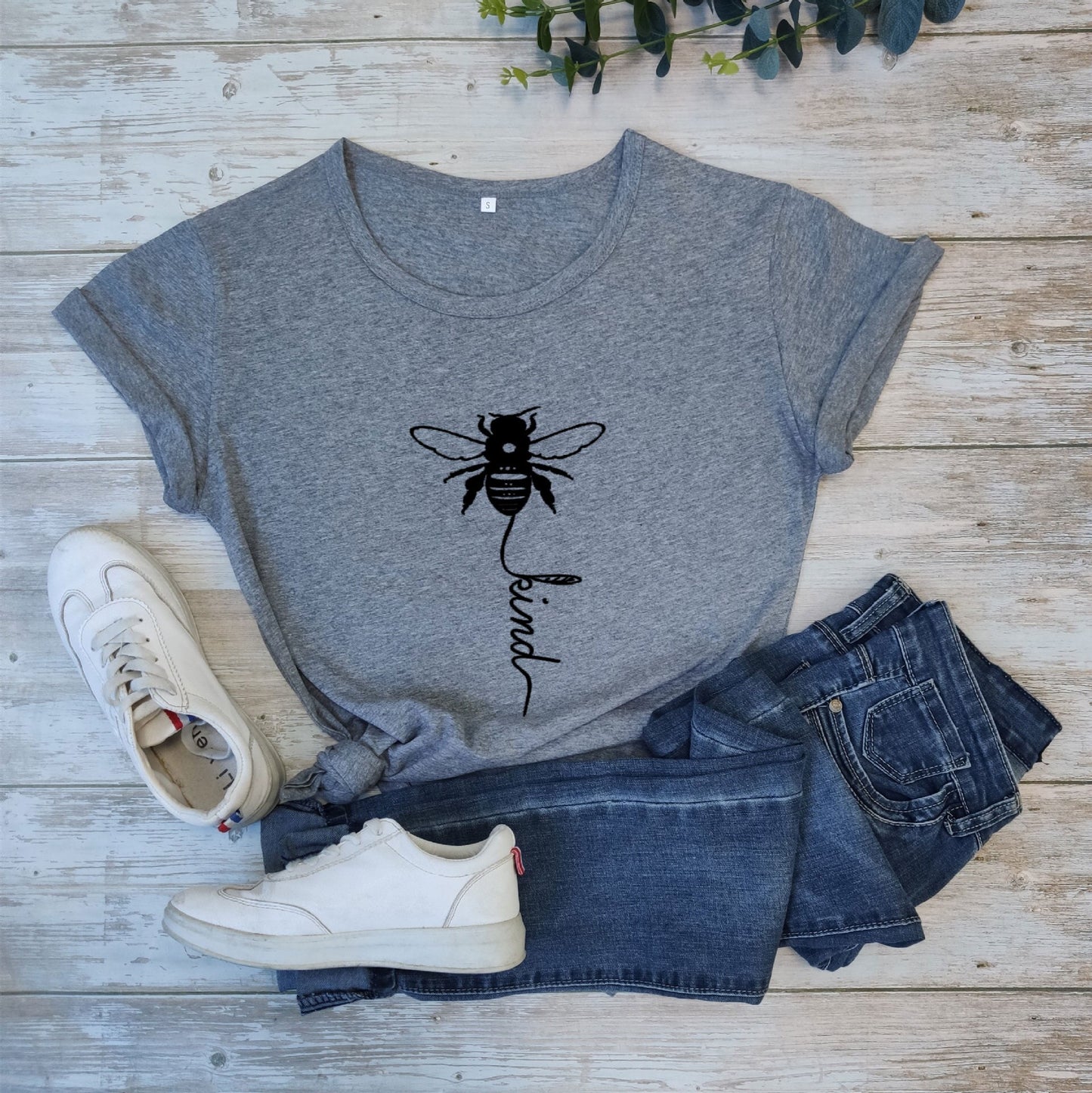 'Bee Kind' Graphic T-shirt