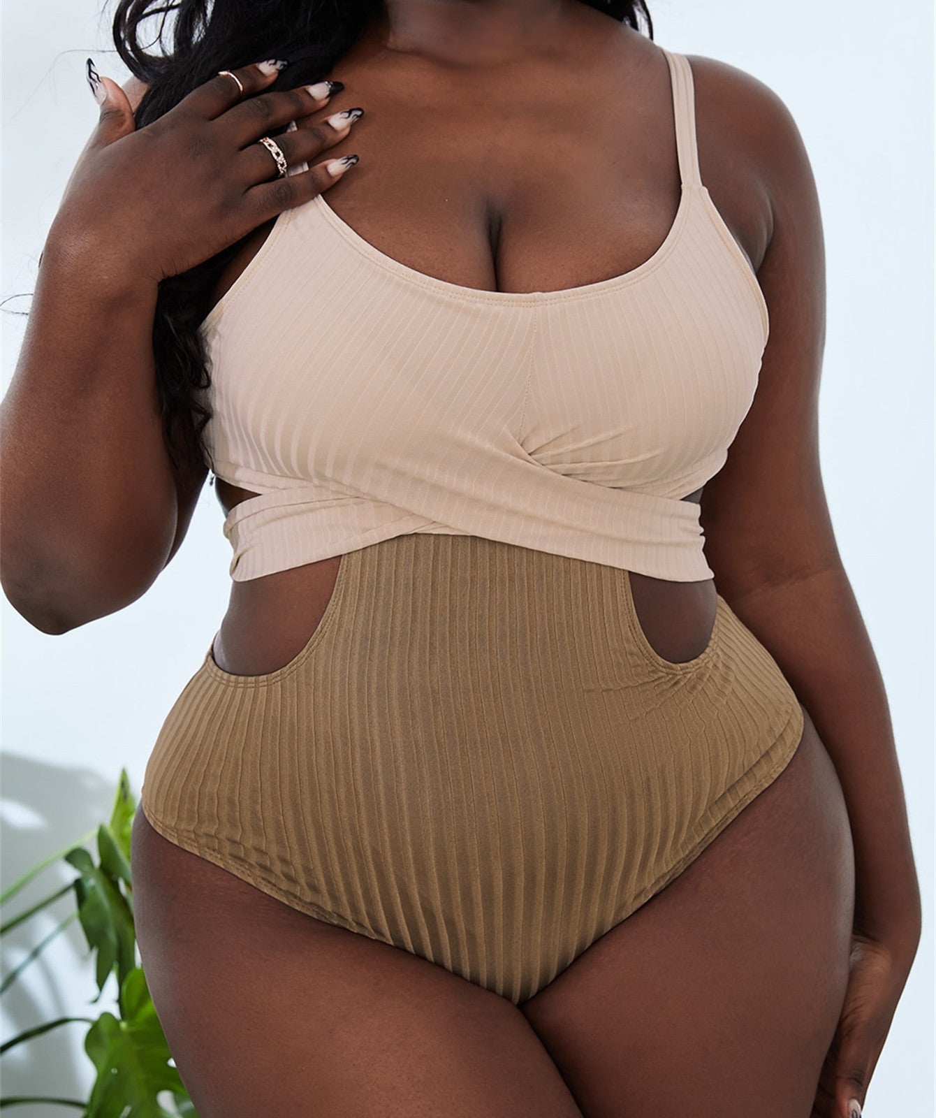 One-Piece Cut Out & Contrasting Plus Size Swimsuit